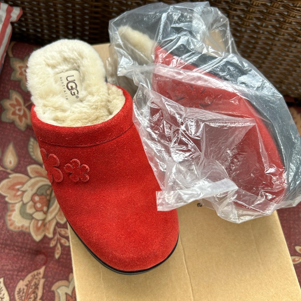 Ugg slip ons excellent condition